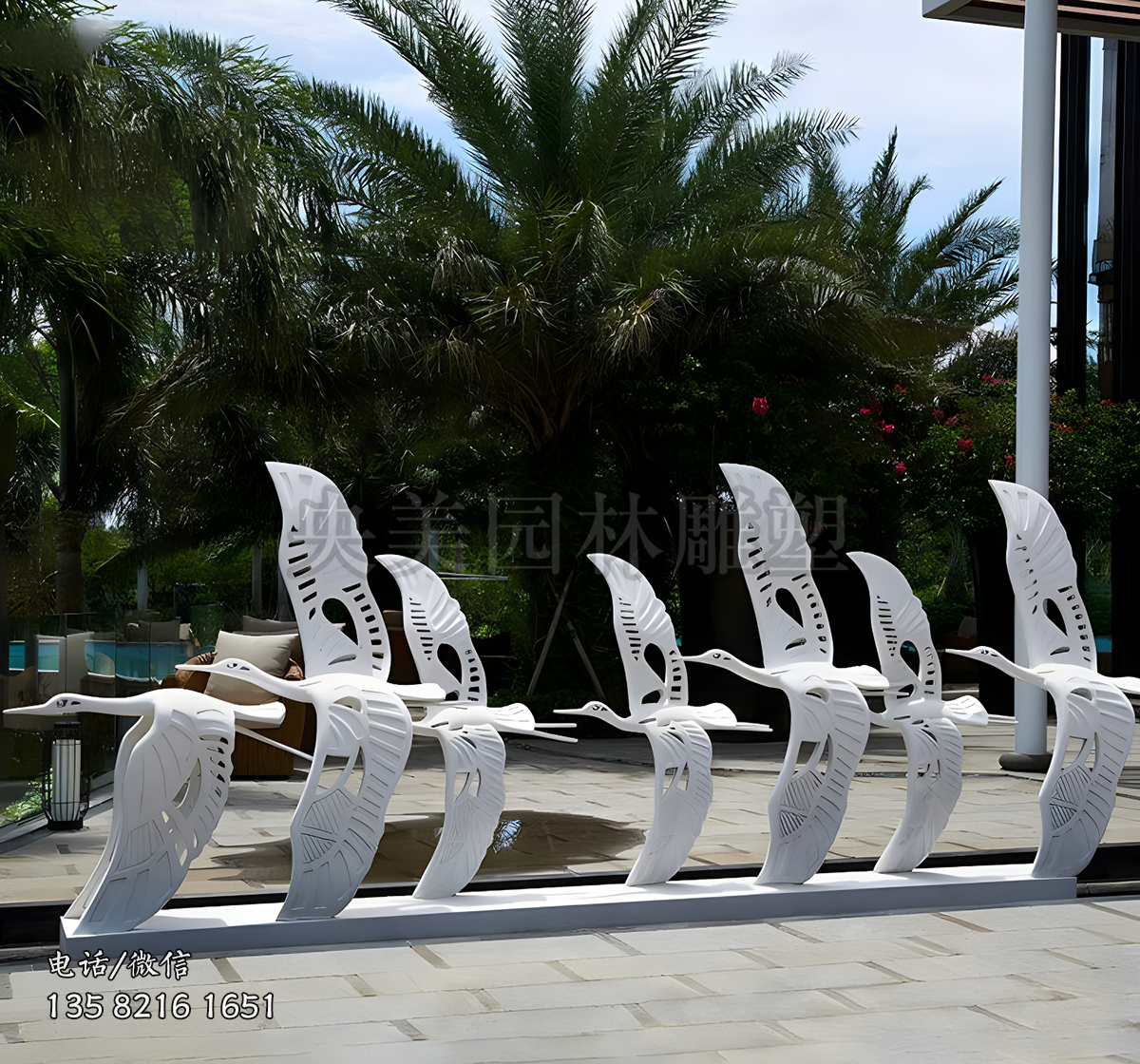 翱翔的大雁群雕塑