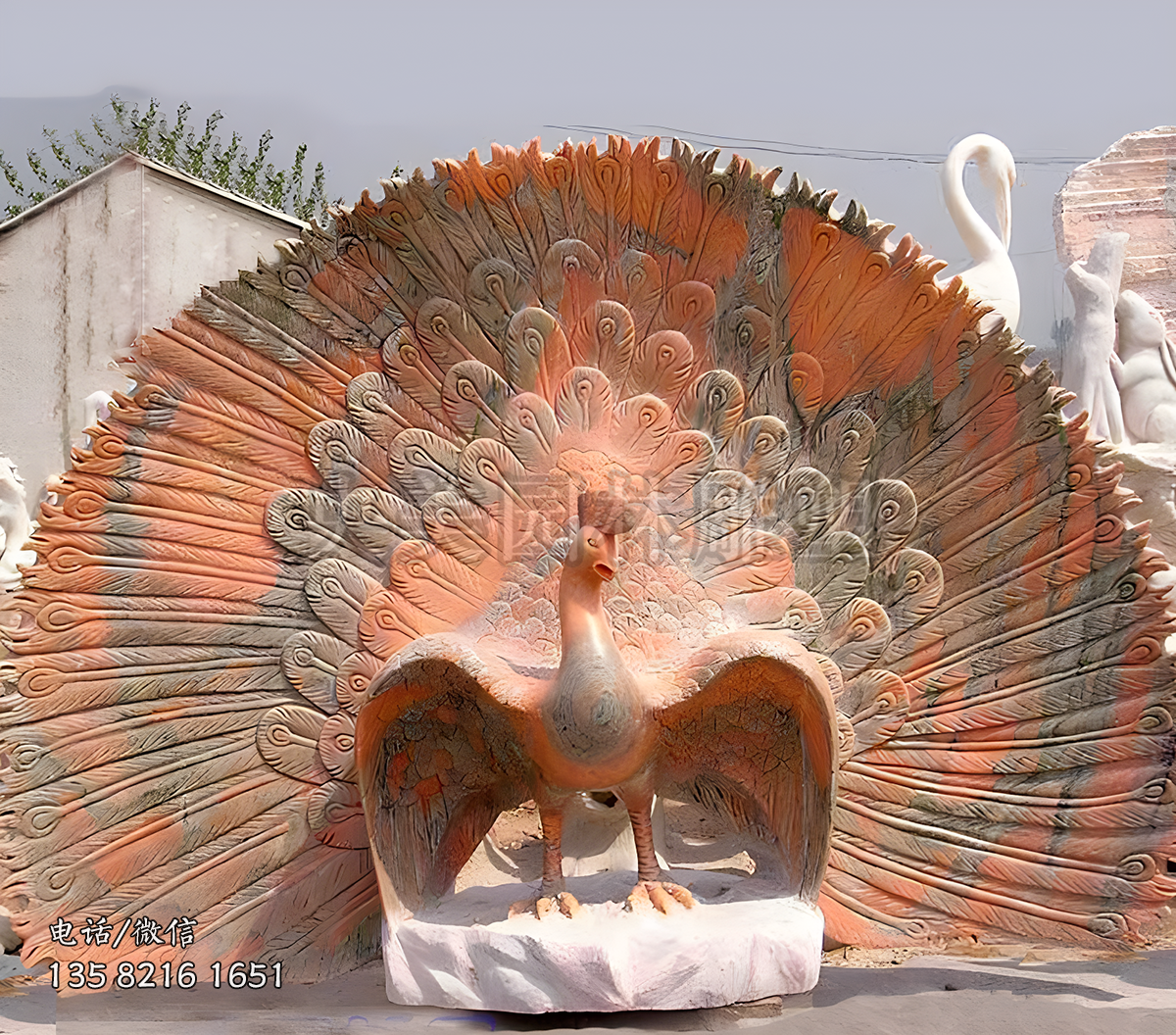 晚霞紅石雕孔雀