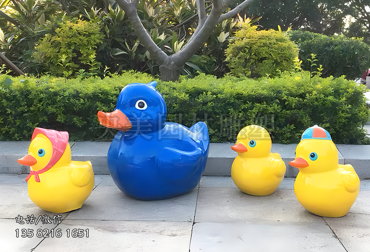 簡(jiǎn)單抽象的卡通鴨子雕塑擺件
