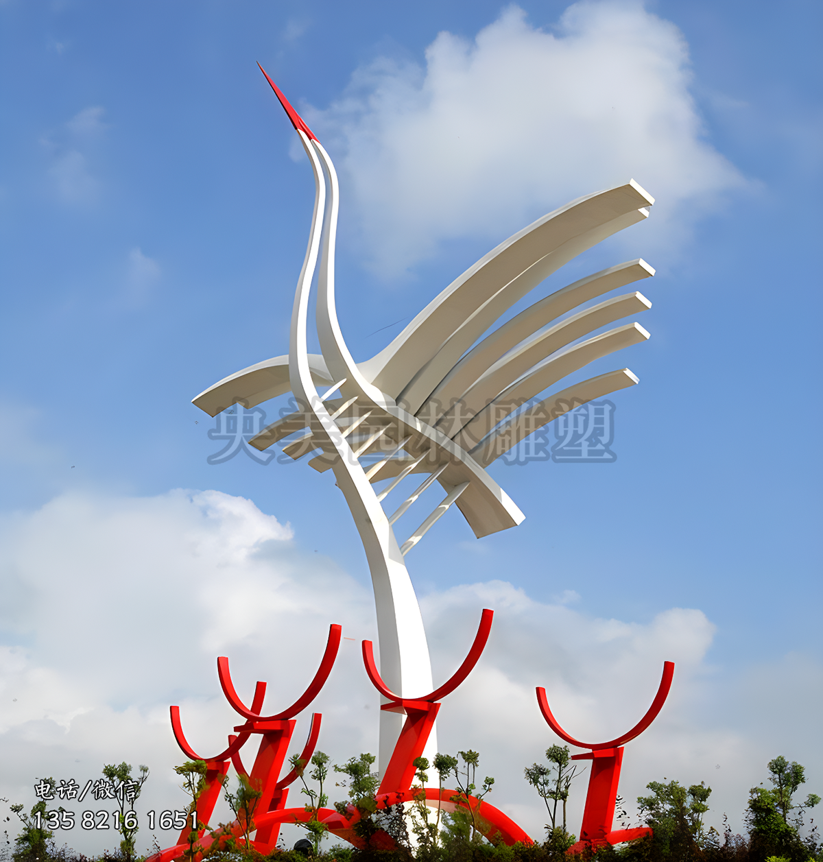 展翅翱翔的抽象不銹鋼仙鶴雕塑
