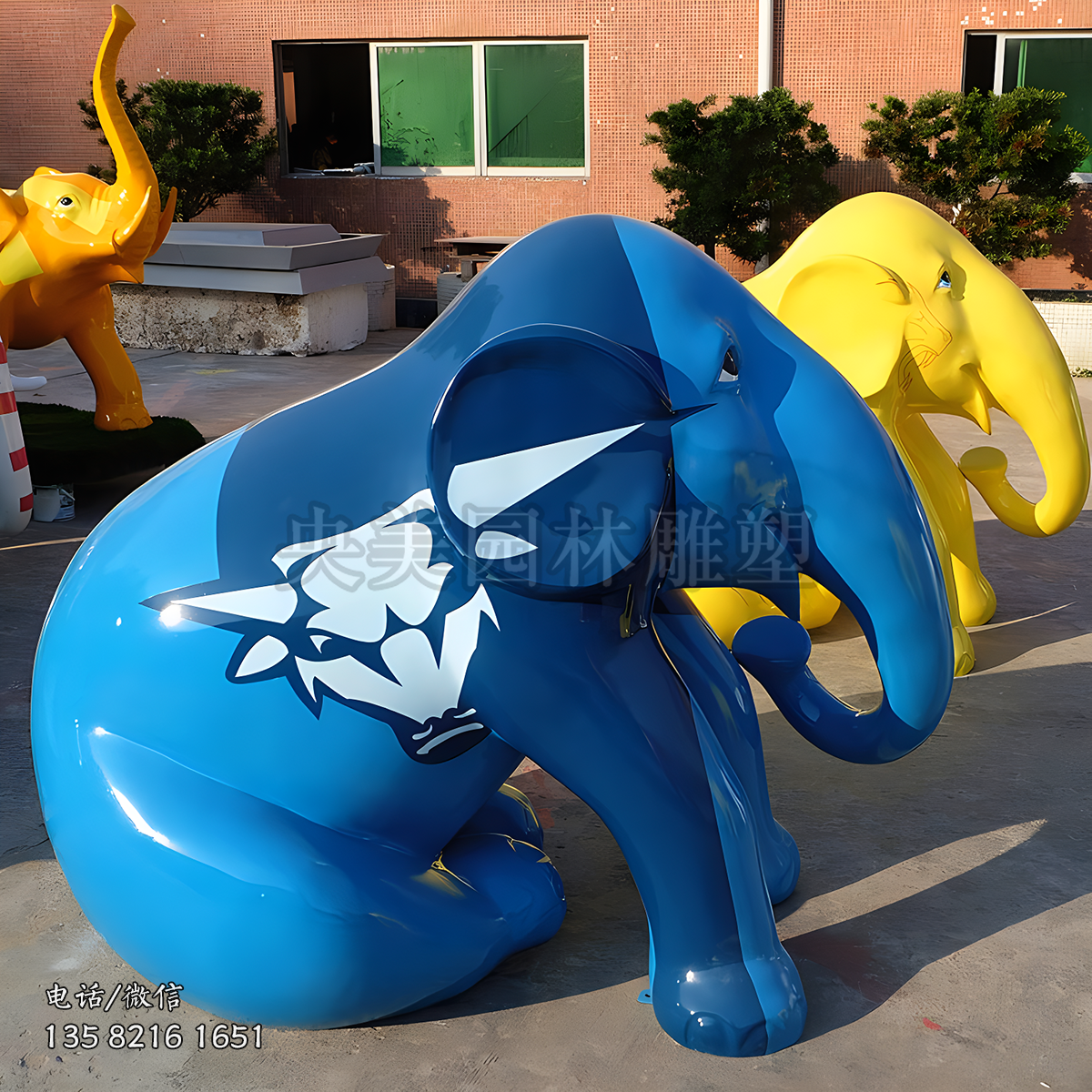 玻璃鋼彩繪藍(lán)色大象雕塑