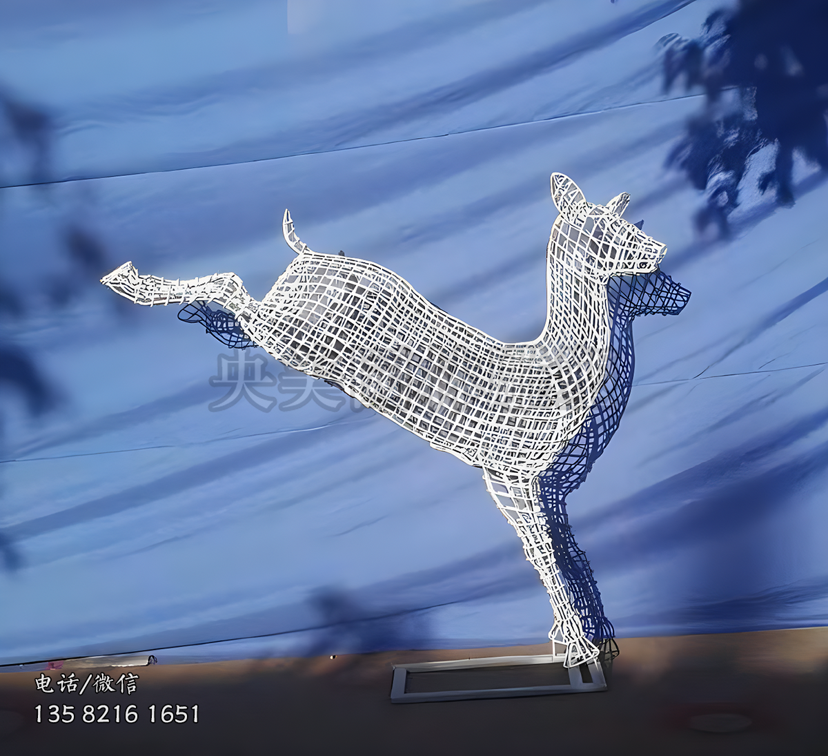 鐵藝編織奔鹿雕塑