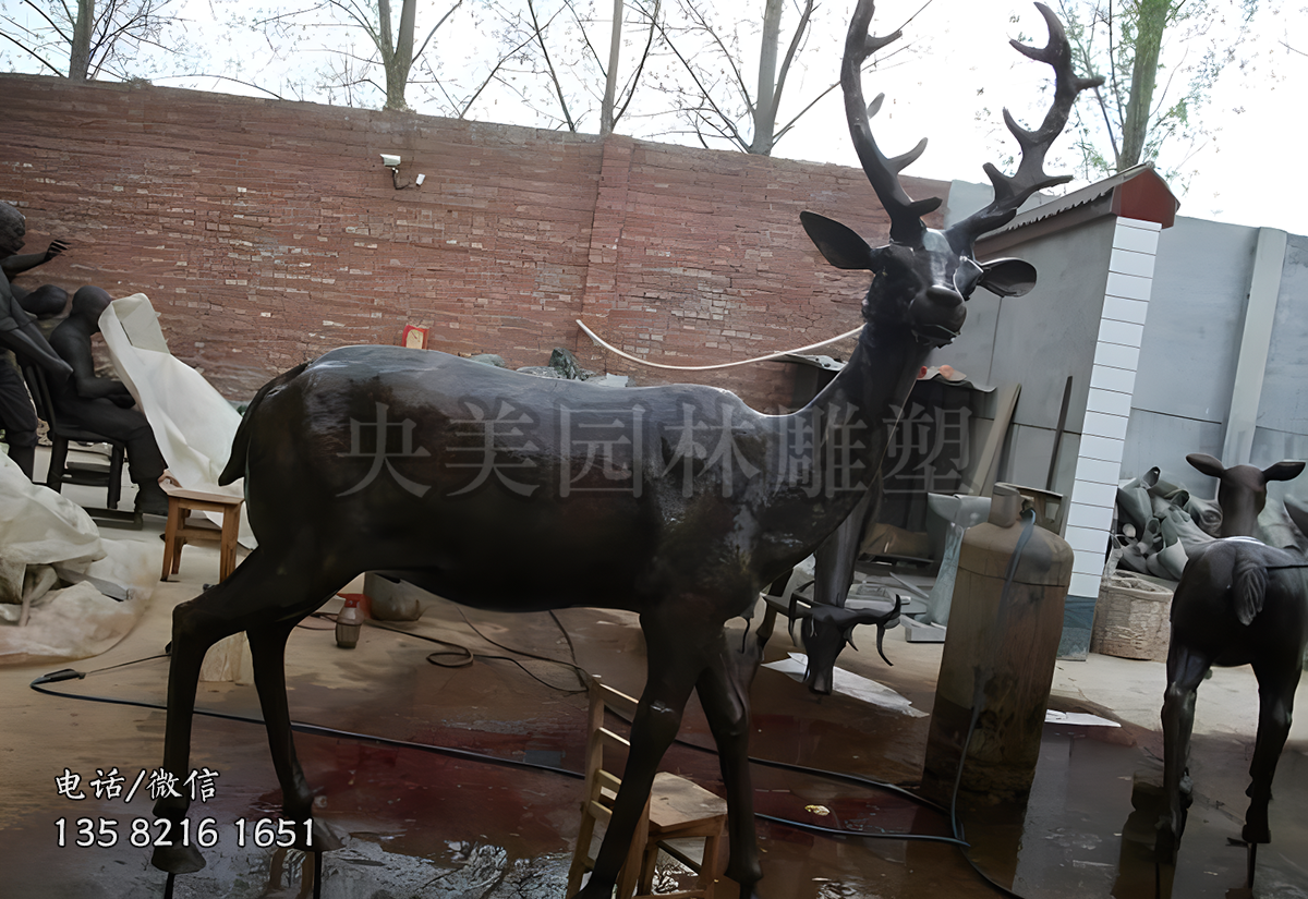 梅花鹿銅雕公鹿