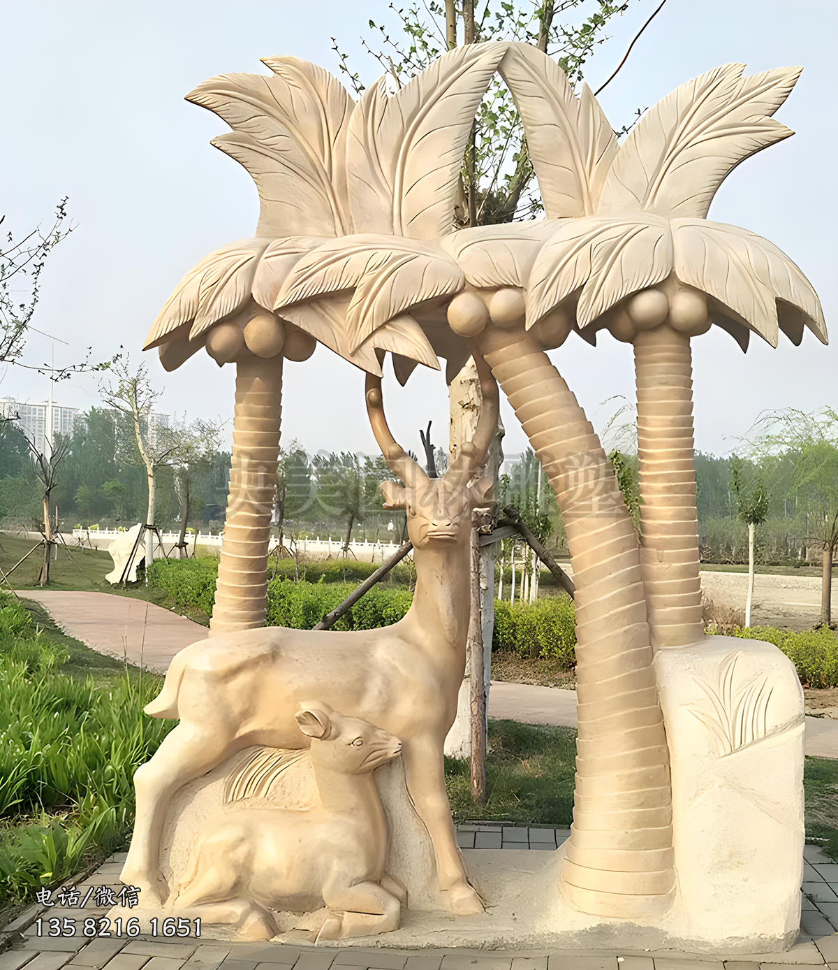 梅花鹿、椰樹石雕景觀雕塑