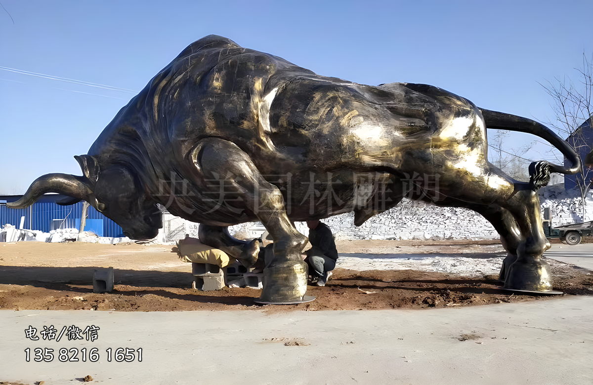 玻璃鋼仿銅開荒牛雕塑