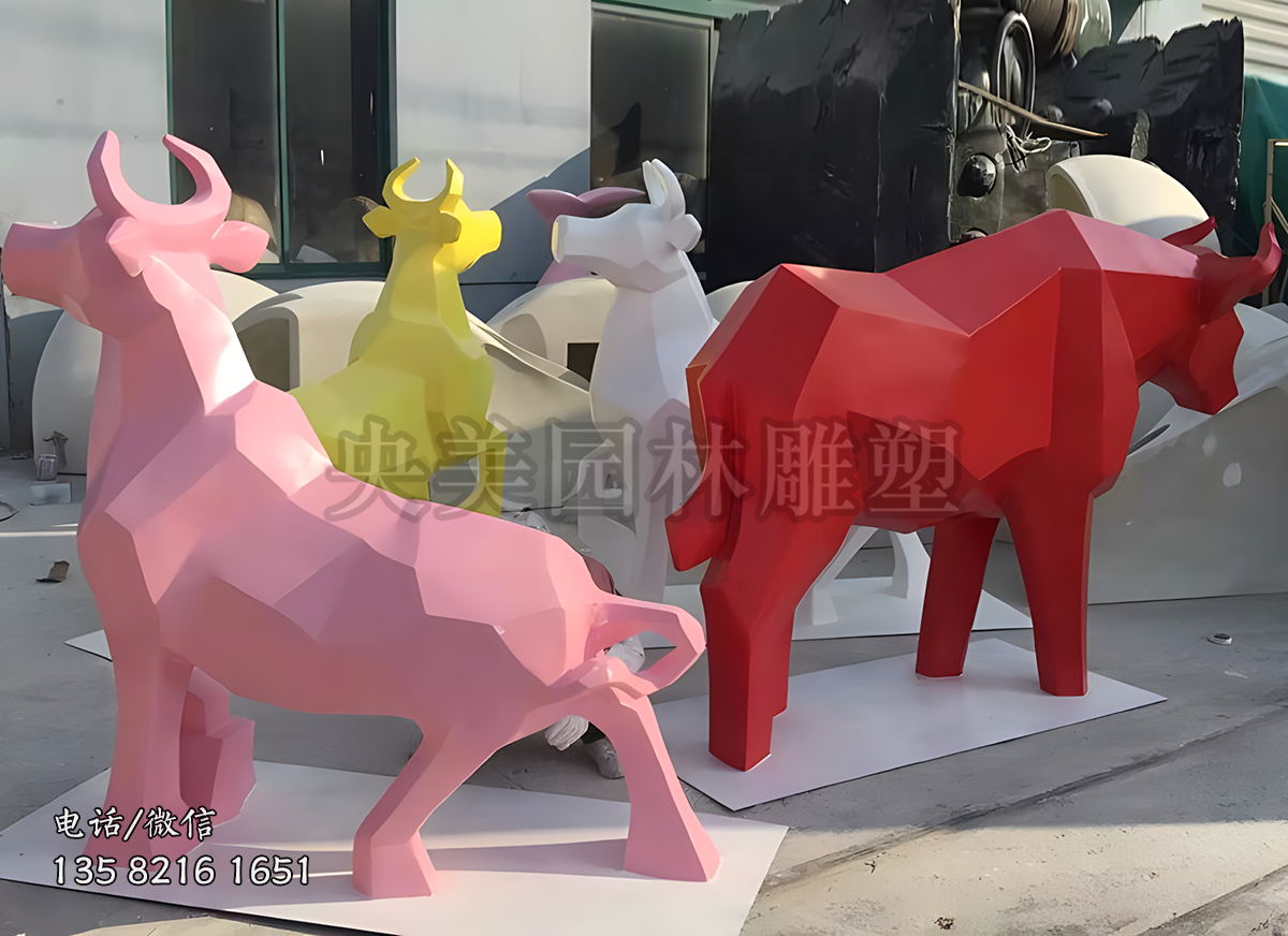 抽象玻璃鋼切面牛雕塑