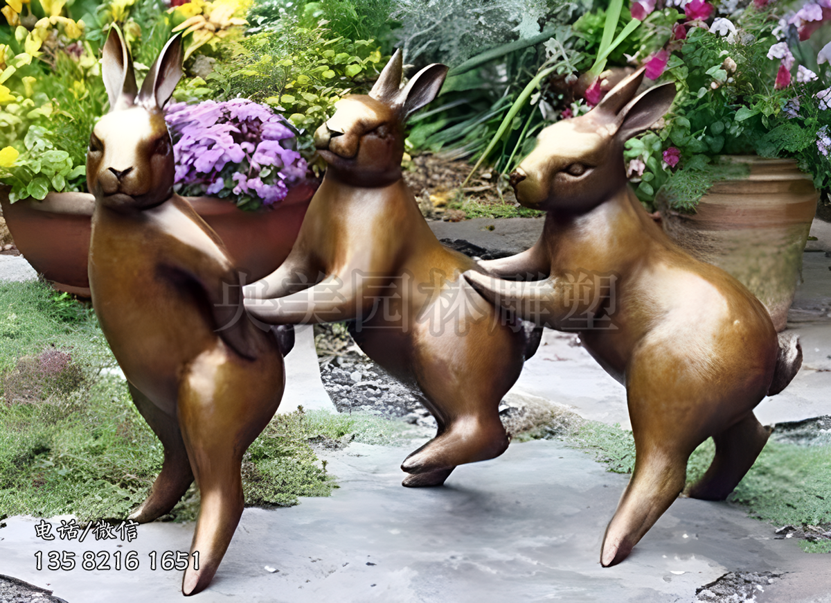 一起玩耍的玻璃鋼仿銅兔子雕塑