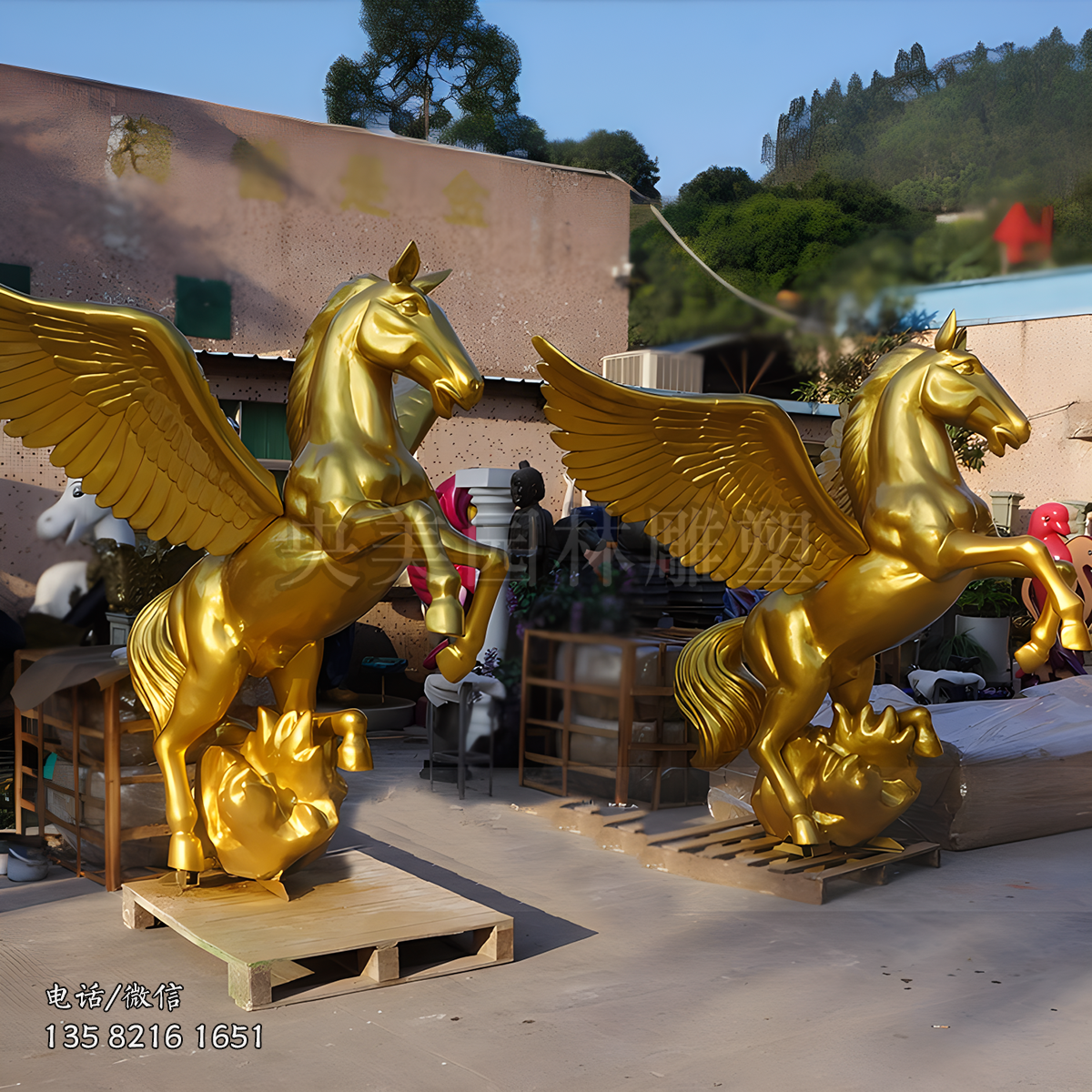 金銅色玻璃鋼飛馬雕塑