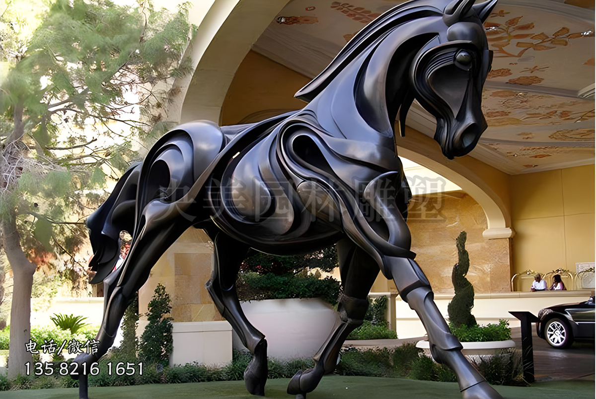 流線型創(chuàng)意機(jī)械馬雕塑