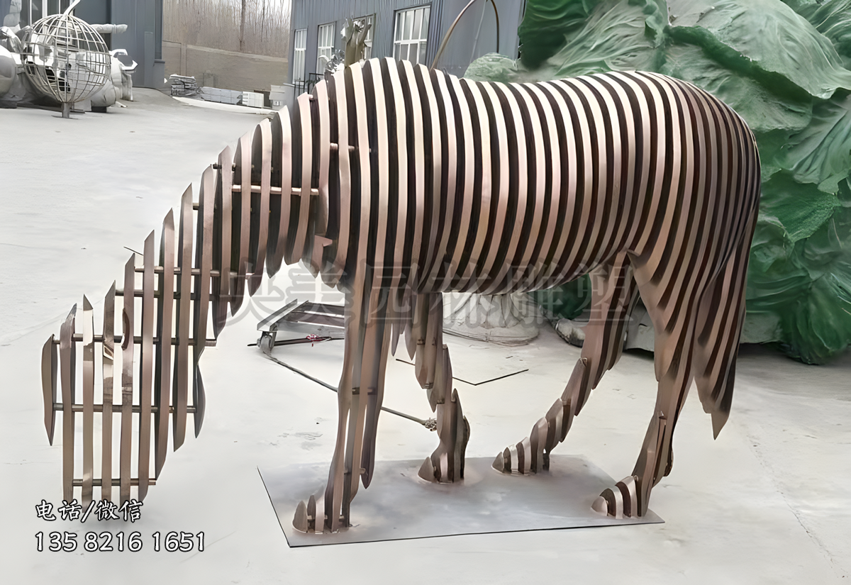 創(chuàng)意不銹鋼截面拼接羊雕塑