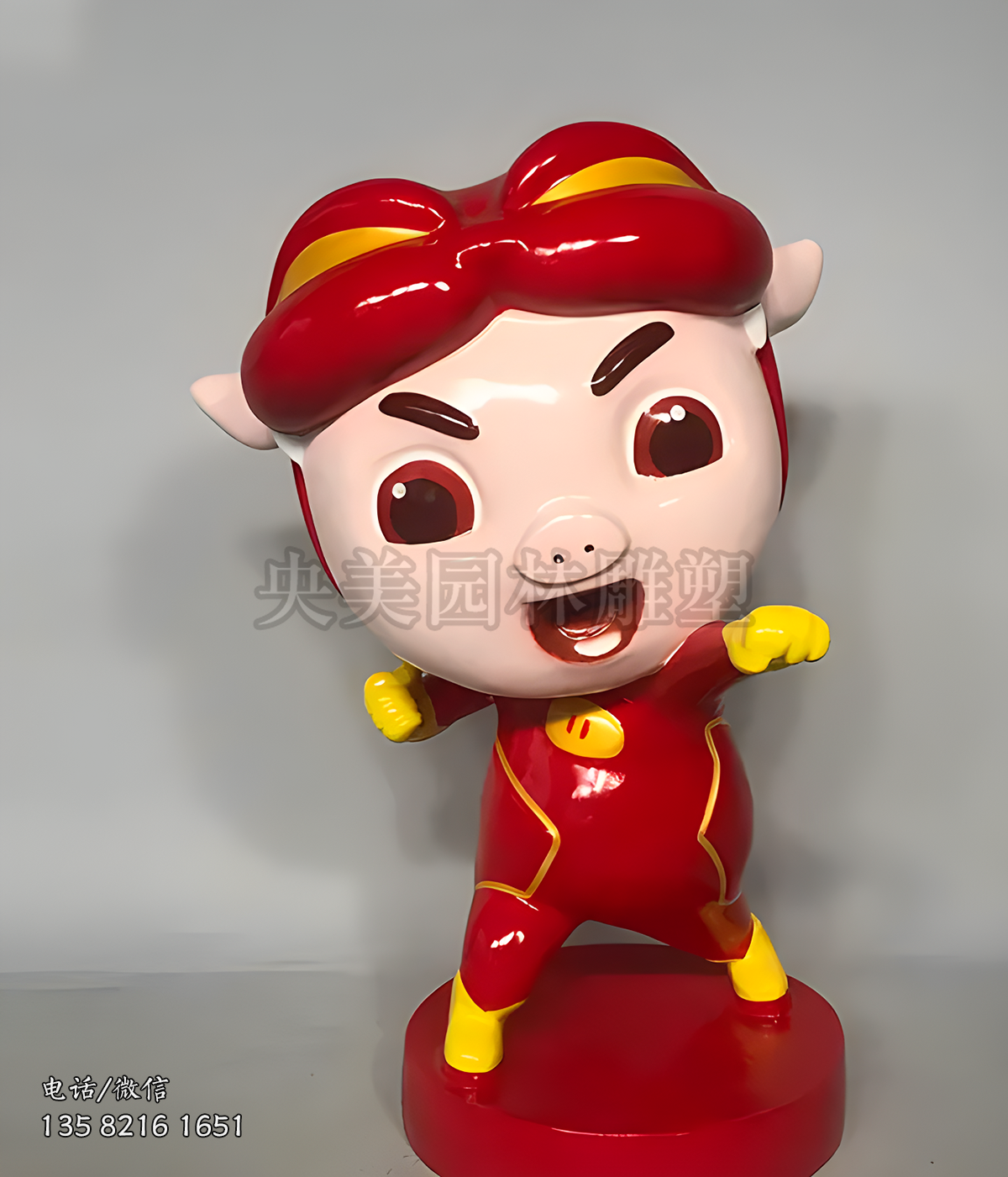 玻璃鋼卡通豬豬俠雕塑