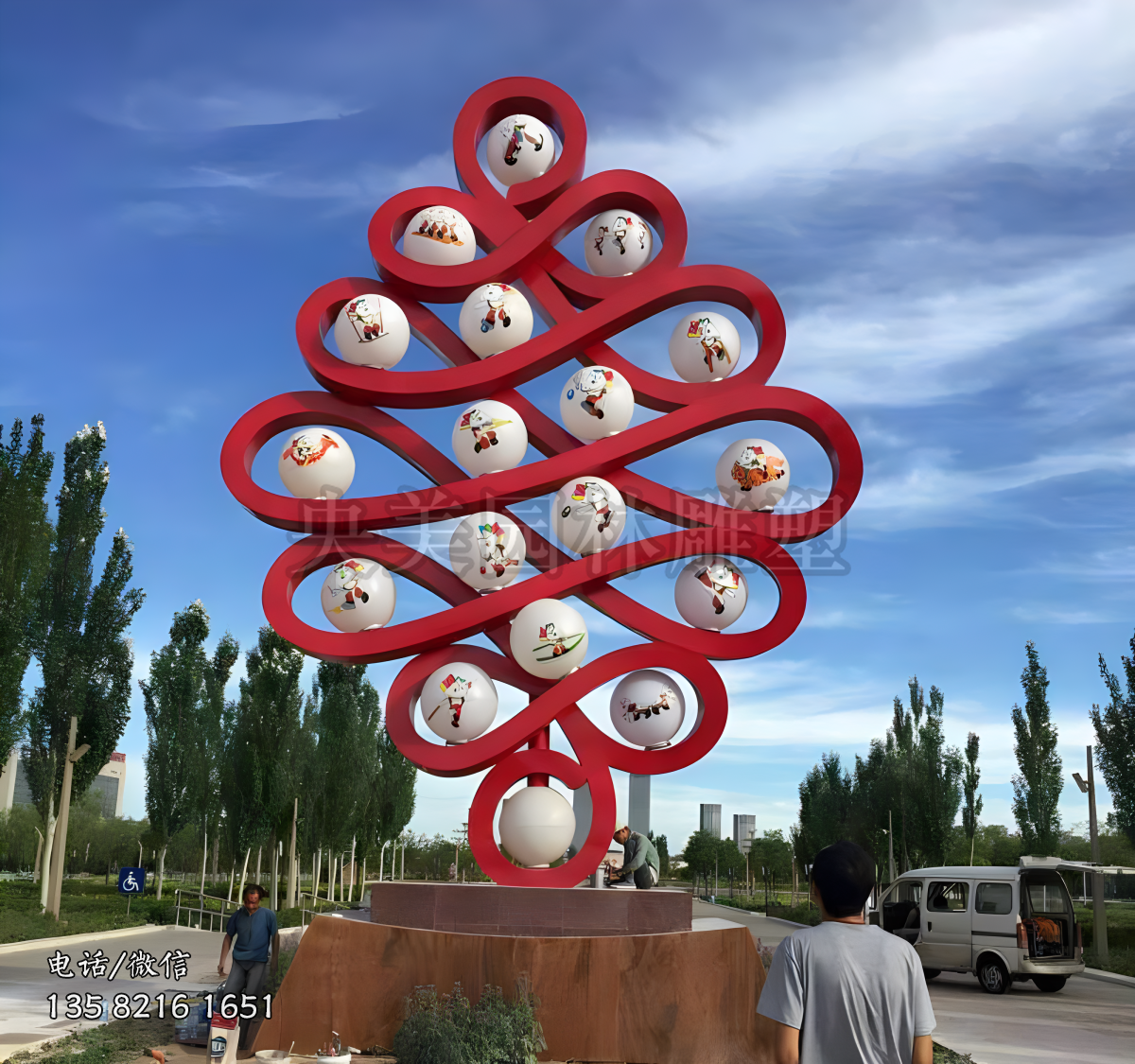 由多個球體組成的中國結(jié)造型的雕塑